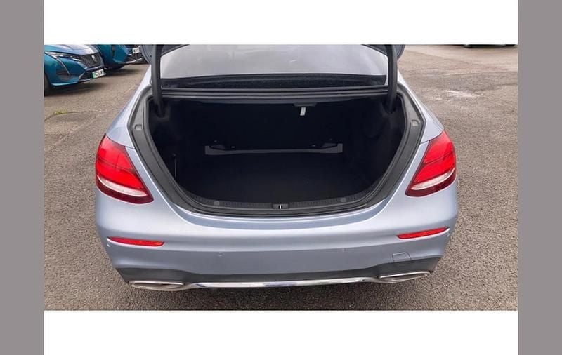 Begagnad Mercedes E350 AMG Line Premium 254 HK (186 kW) 2019 Silver Sedan