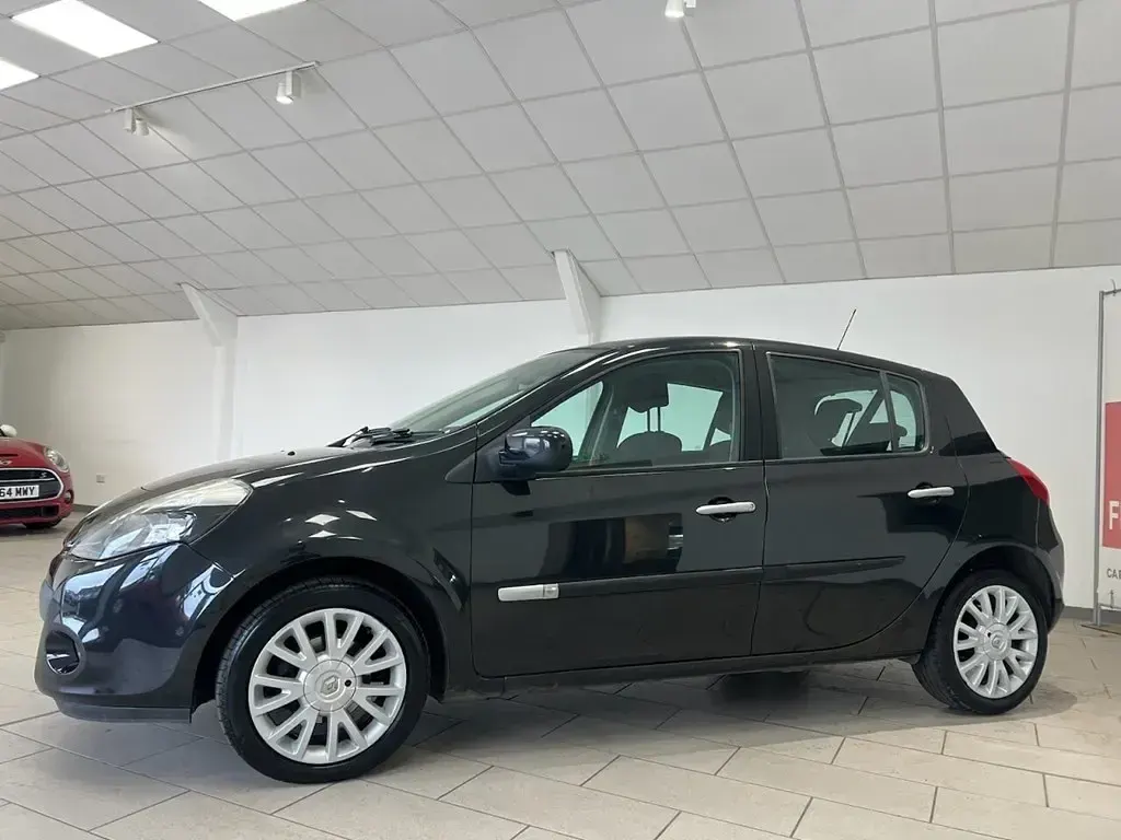 Used Renault Clio II Dynamique 88 HP (64 kW) 2011 Black Hatchback