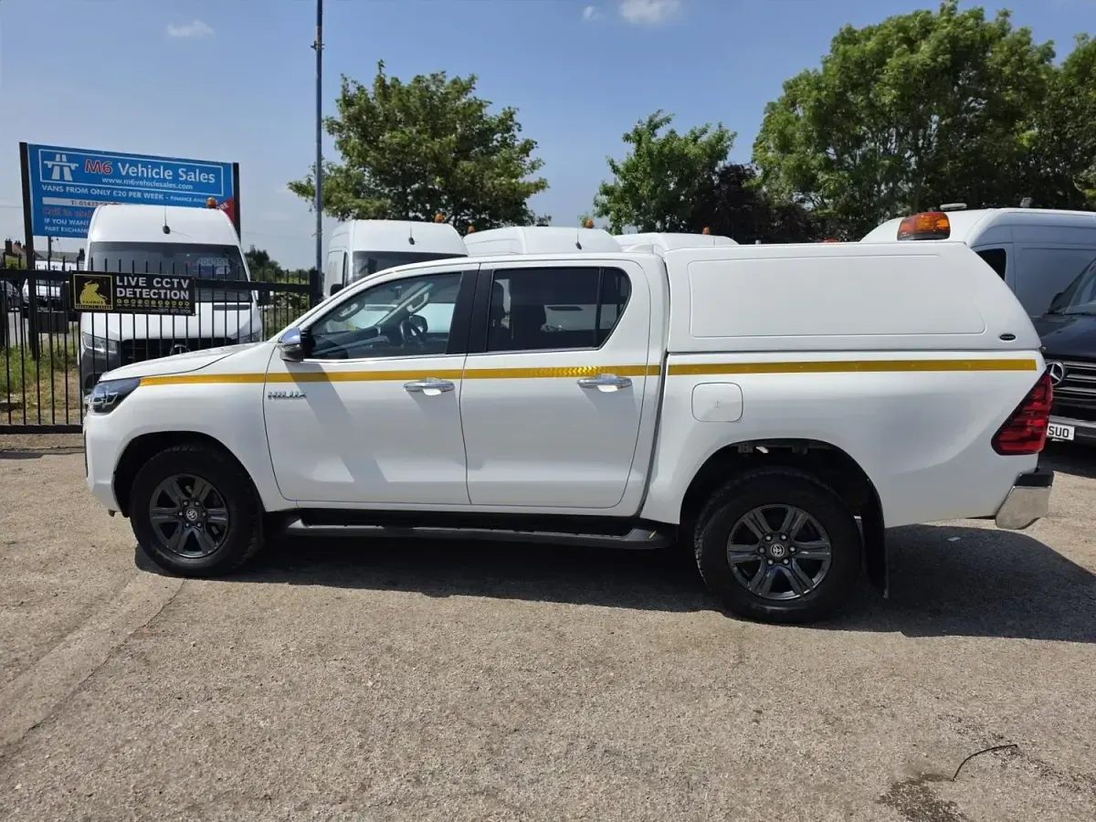 Used Toyota HiLux 150 HP (110 kW) 2023 White Pickup