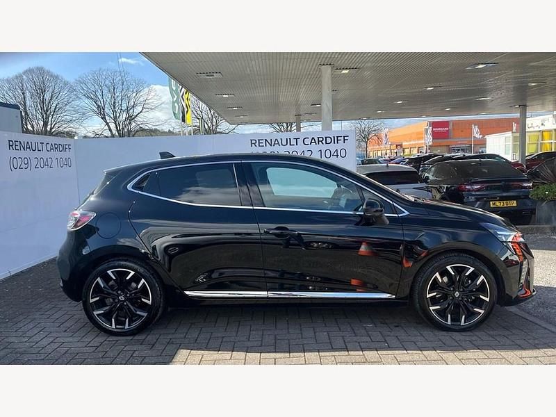 Used Renault Clio V Techno 143 HP (105 kW) 2025 Metallic  diamond black  Hatchback