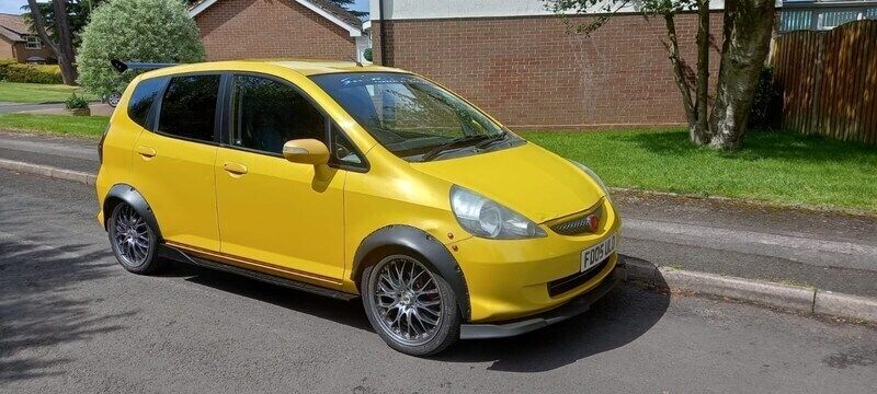 Yellow Used 2005 Honda Jazz SE Hatchback | £2,195 (Fair price) - Image 1/4