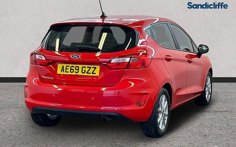 Used Ford Fiesta Zetec 101 HP (74 kW) 2019 Red Hatchback