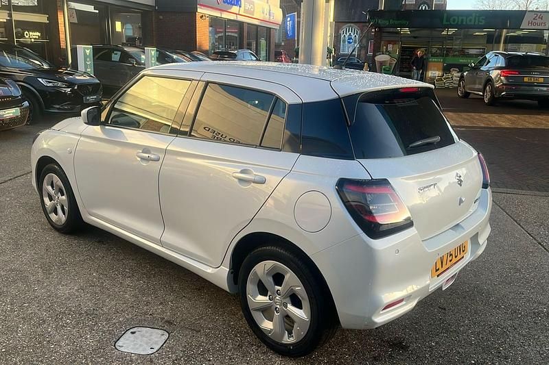 New Suzuki Swift 82 HP (60 kW) 2025 Pearl  pure white Hatchback