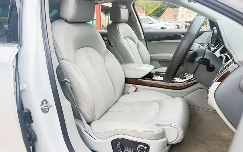 Used Audi A8 Advanced 258 HP (189 kW) 2015 White Sedan