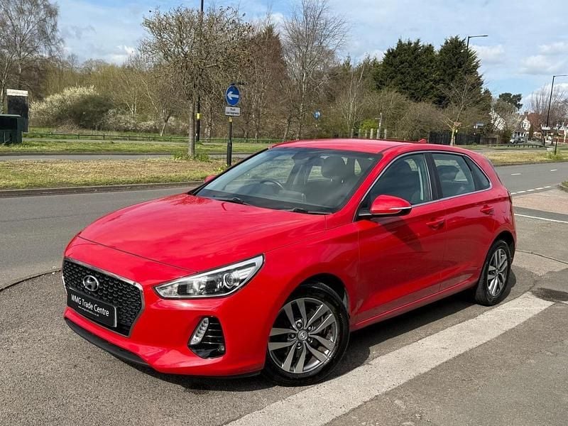 Used Hyundai i30 SE 140 HP (102 kW) 2018 Red Hatchback