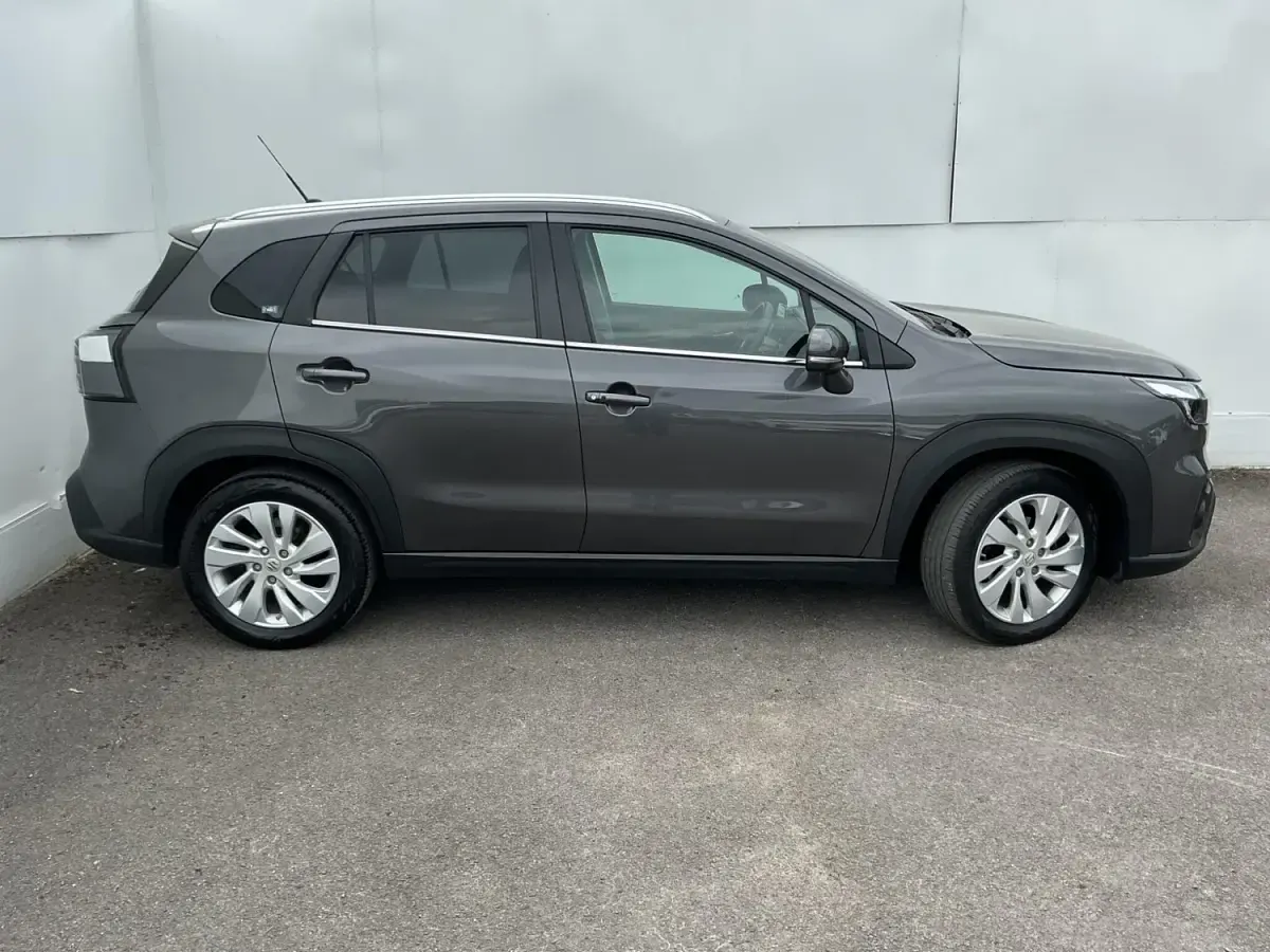 Używany Suzuki SX4 115 KM (84 kW) 2023 Szary Hatchback