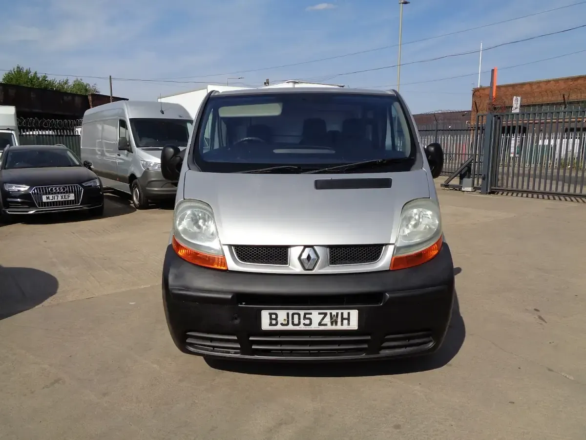 Used Renault Trafic 2005 Silver MPV