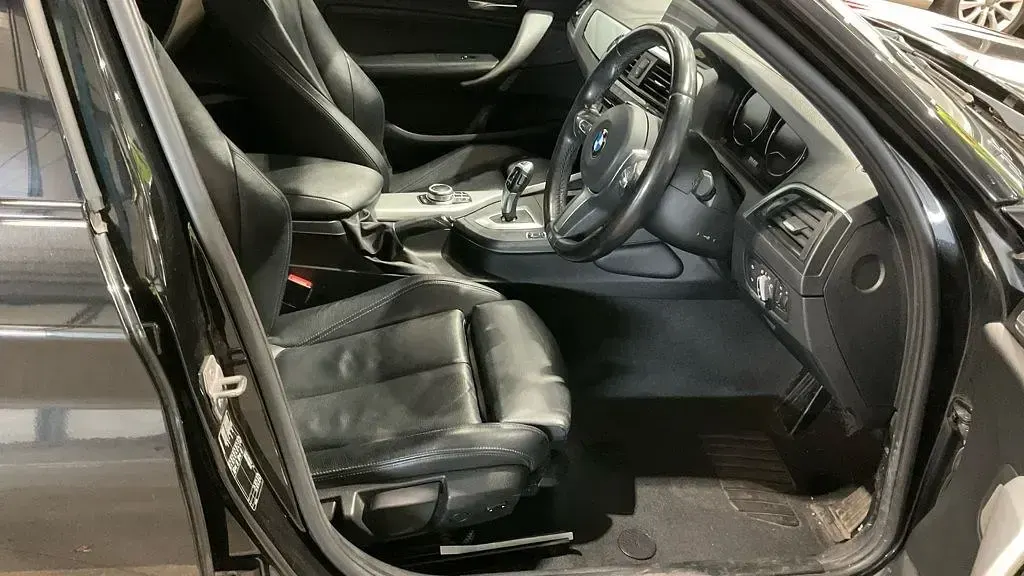 Begagnad BMW 118 M Sport 150 HK (110 kW) 2018 Svart Halvkombi