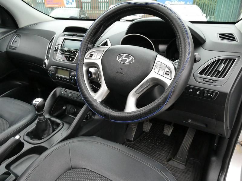 Image 2/4