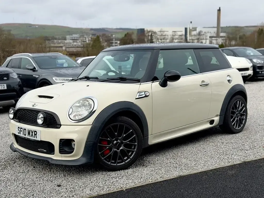Used Mini John Cooper Works Hatch 211 HP (155 kW) 2010 White Hatchback