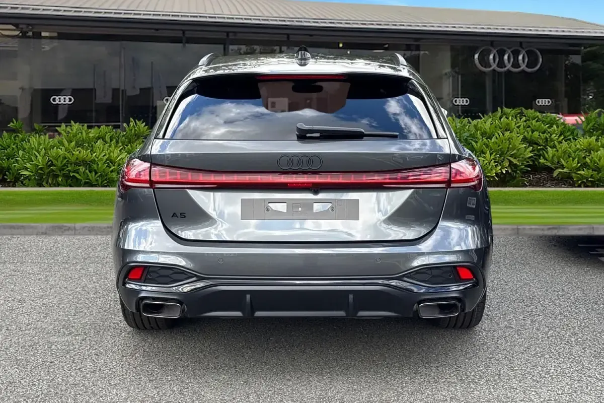 Nowe Audi A5 Black Edition 2026 Szary Kombi