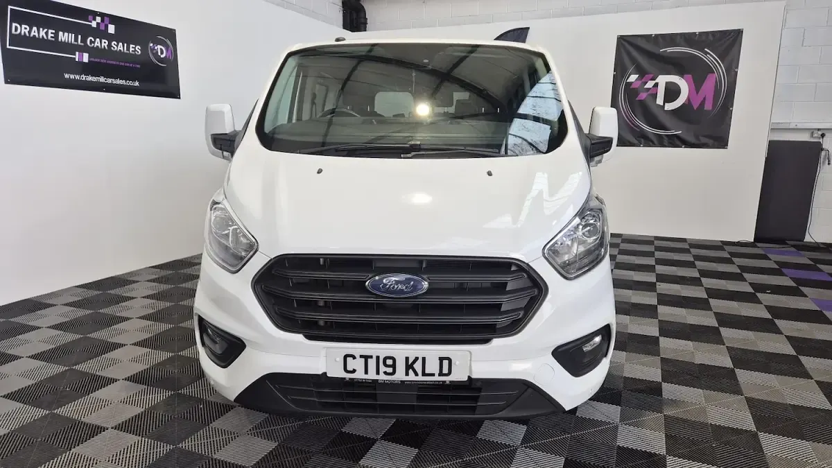 Used Ford Transit Custom Trend 2019 White Estate