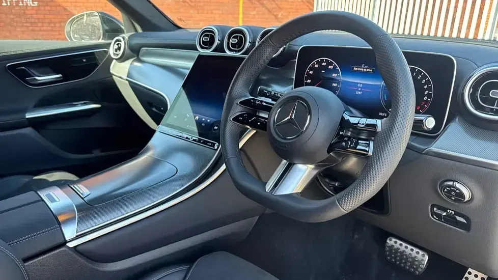 Used Mercedes GLC300e Urban 313 HP (230 kW) 2025 Polar white SUV