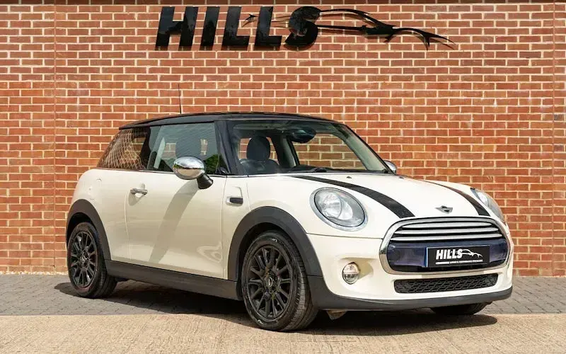 Begagnad Mini Cooper Hatch 136 HK (100 kW) 2017 Halvkombi
