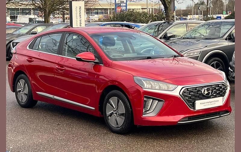 Used Hyundai Ioniq Premium 139 HP (102 kW) 2022 Red Hatchback