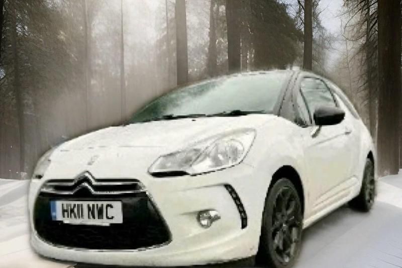 Used Citroën DS3 120 HP (88 kW) 2011 White Hatchback