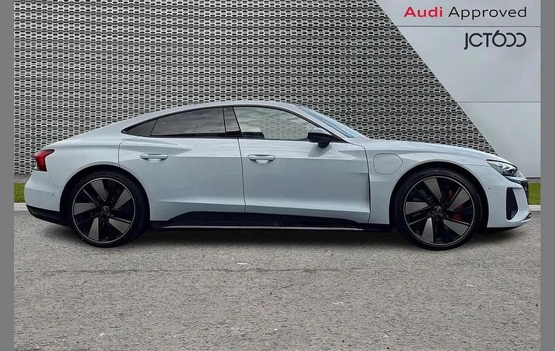 Used Audi e-tron GT quattro Comfort 475 kW (646 HP) 2022 Grey Sedan