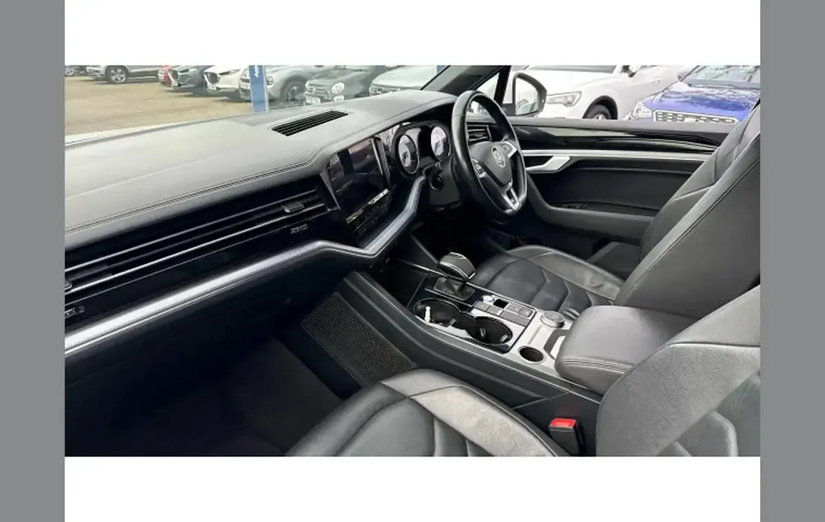 Used VW Touareg R-line 231 HP (169 kW) 2019 White SUV