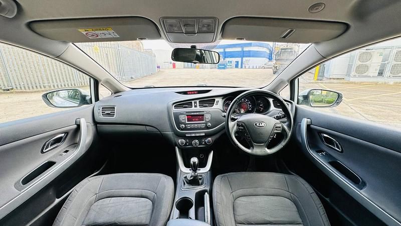 Used Kia ProCeed 98 HP (72 kW) 2015 White Hatchback