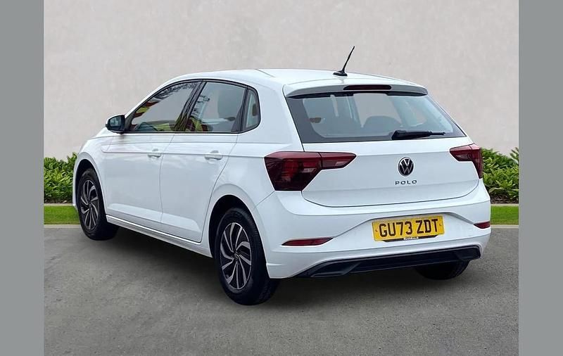 Second-hand VW Polo Life 95 CP (69 kW) 2023 Alb Hatchback