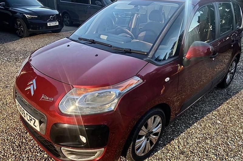 Red Used 2009 Citroën C3 Picasso VTR Sport MPV | £2,995 (Good price) - Image 1/1