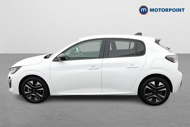 Used Peugeot 208 Allure 101 HP (74 kW) 2024 White Hatchback