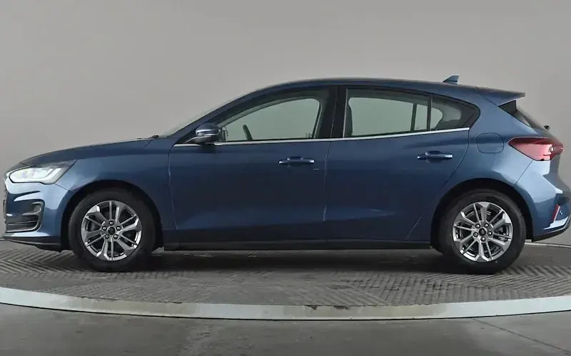 Used Ford Focus Titanium 155 HP (114 kW) 2023 Blue Hatchback