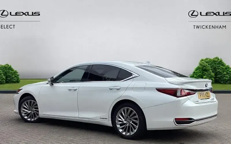 Begagnad Lexus ES300H 218 HK (160 kW) 2021 Sedan