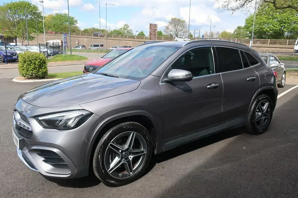 Used Mercedes GLA200 Executive 163 HP (119 kW) 2024 Grey SUV