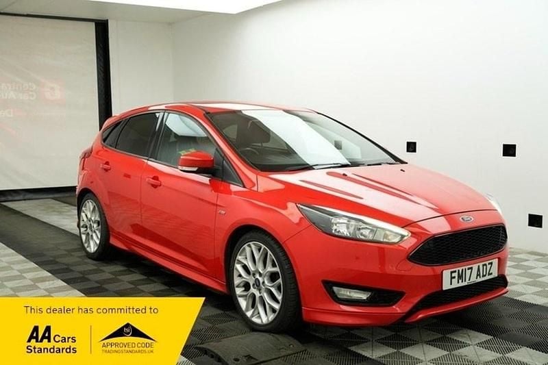 Used Ford Focus ST-Line 120 HP (88 kW) 2017 Red Hatchback