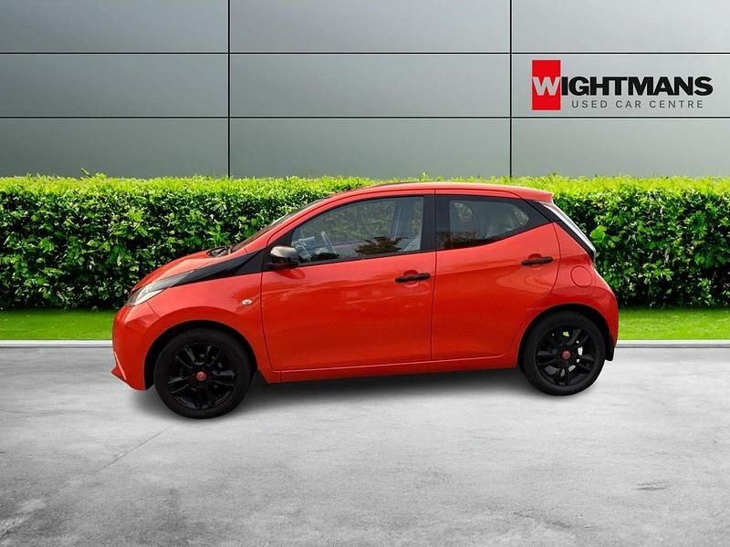 Used Toyota Aygo X-cite 68 HP (50 kW) 2014 Orange Hatchback