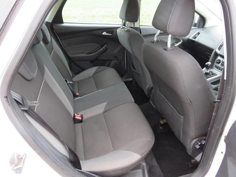 Used Ford Focus 115 HP (84 kW) 2015 White Estate