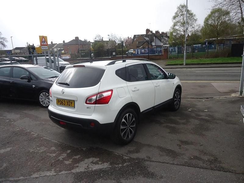 Used Nissan Qashqai 360º 110 HP (80 kW) 2013 White SUV