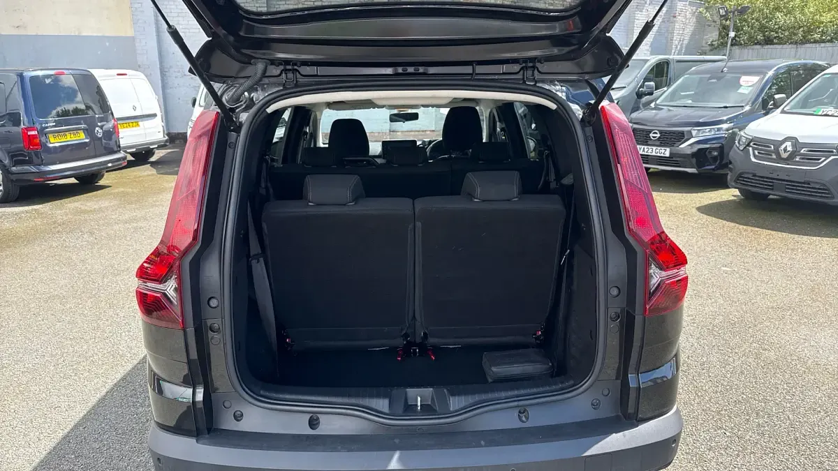 Used Dacia Jogger Extreme 109 HP (80 kW) 2024 Black MPV