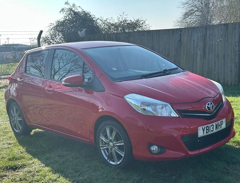 Used Toyota Yaris SR 2013 Red Hatchback
