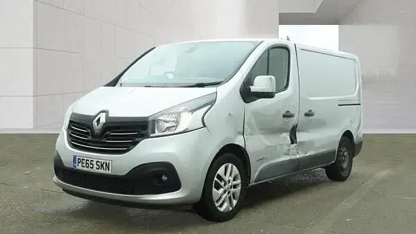 Used Renault Trafic 2015 Silver MPV