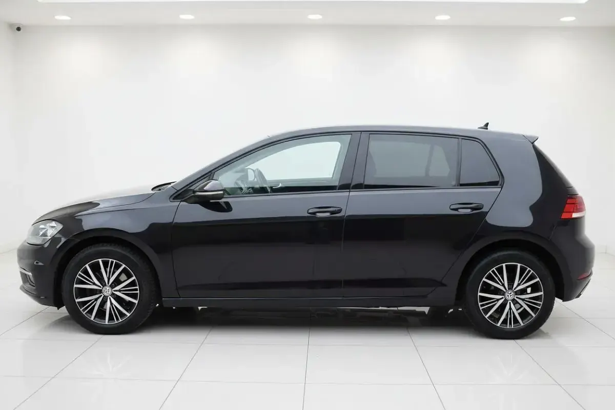 Used VW Golf VII SE 110 HP (80 kW) 2017 Black Hatchback