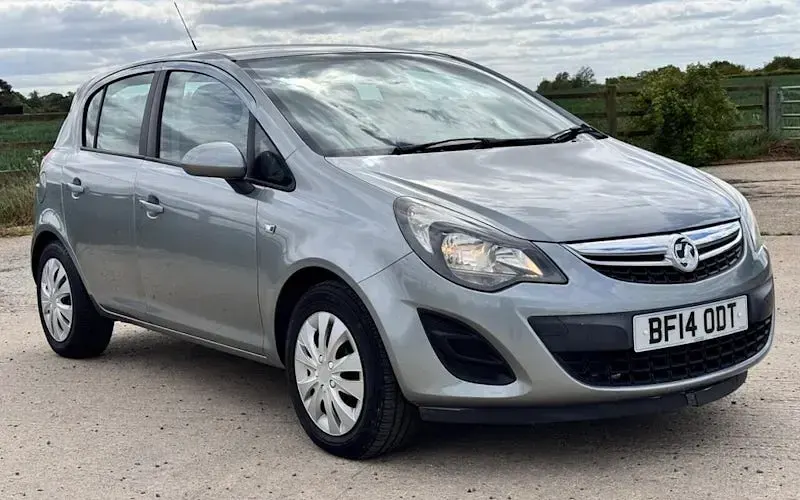 Used Vauxhall Corsa Design Edition 101 HP (74 kW) 2014 Silver Hatchback