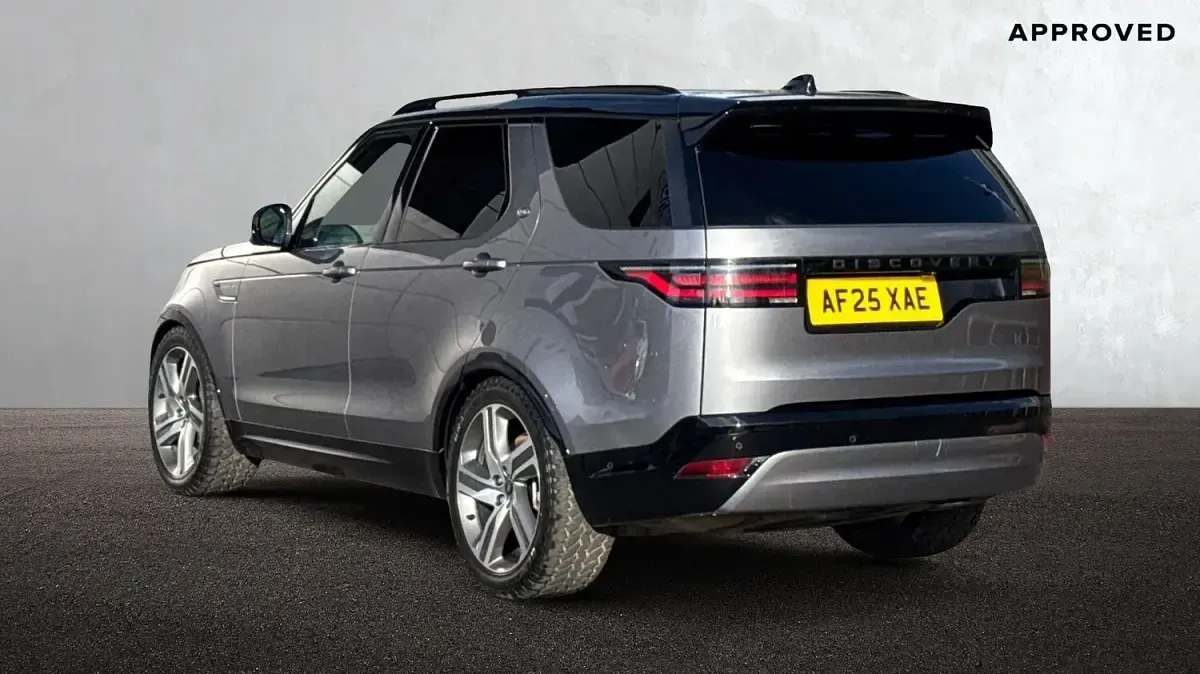 Used Land Rover Discovery HSE Dynamic 2025 Eiger grey SUV