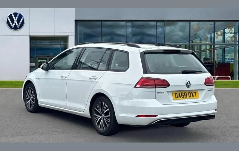 Used VW Golf VII SE 128 HP (94 kW) 2018 White Estate