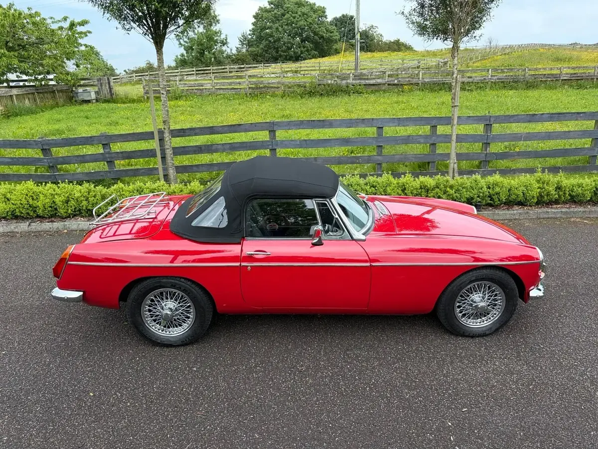 Used MG B 95 HP (69 kW) 1969 Red Cabriolet