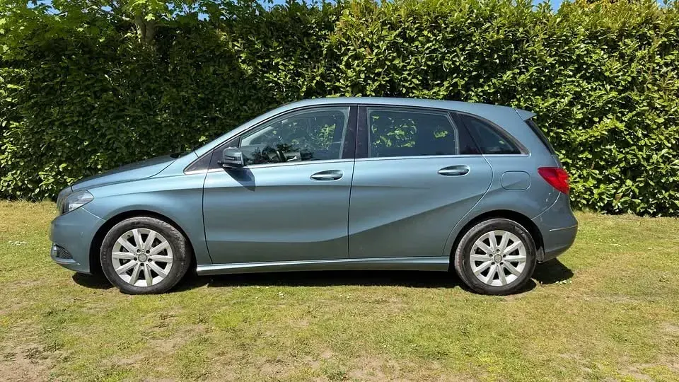 Used Mercedes B180 SE 107 HP (78 kW) 2013 Blue Hatchback
