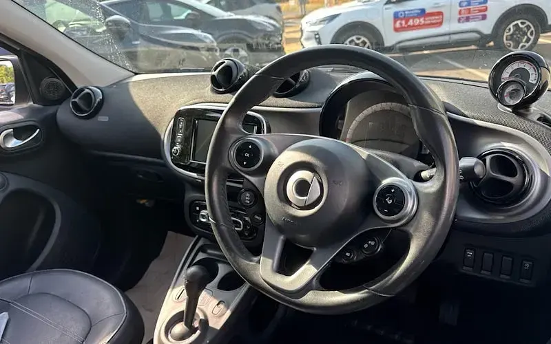 Used Smart ForFour Prime 71 HP (52 kW) 2017 Black Hatchback
