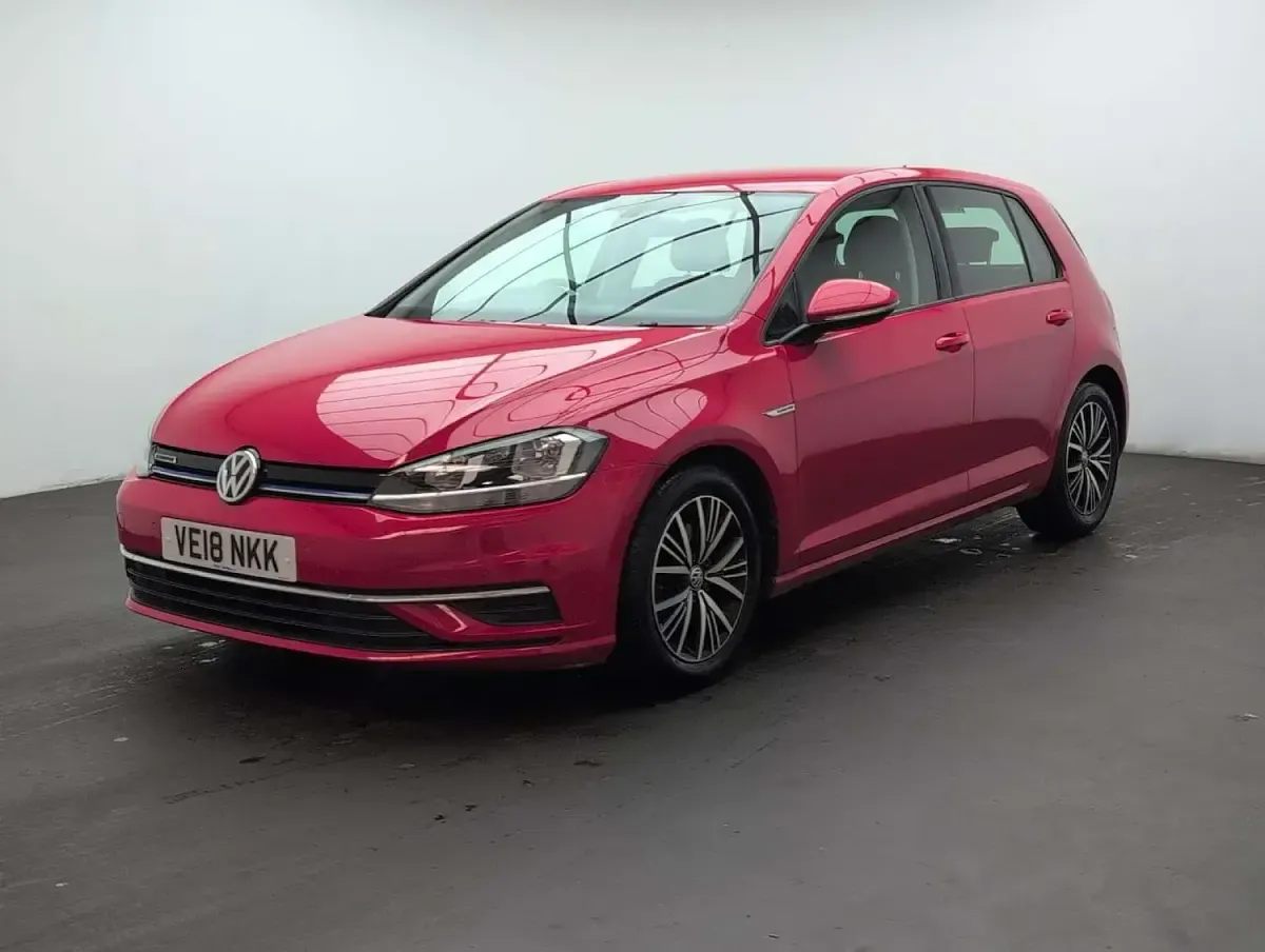 Used VW Golf VII SE 130 HP (95 kW) 2018 Red Hatchback