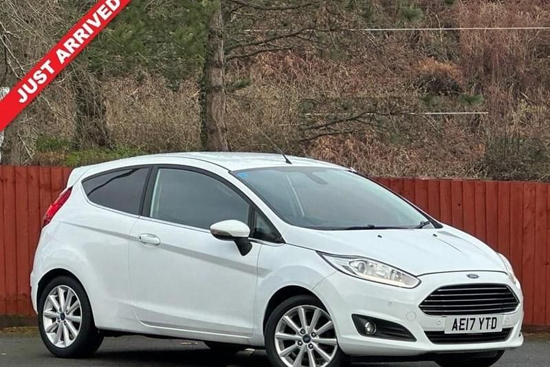 Used Ford Fiesta Titanium 100 HP (73 kW) 2017 White Hatchback