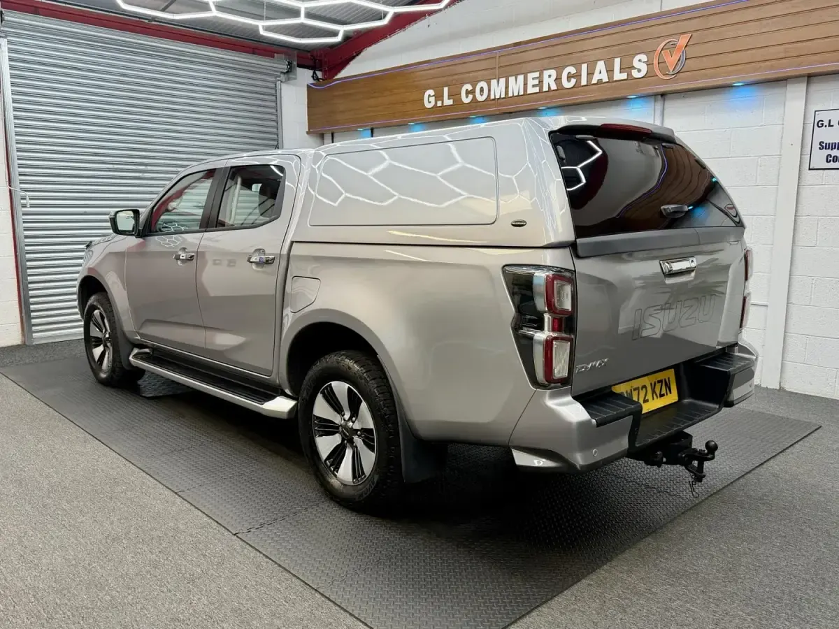 Second-hand Isuzu D-Max 164 CP (120 kW) 2023 Argintiu Pickup