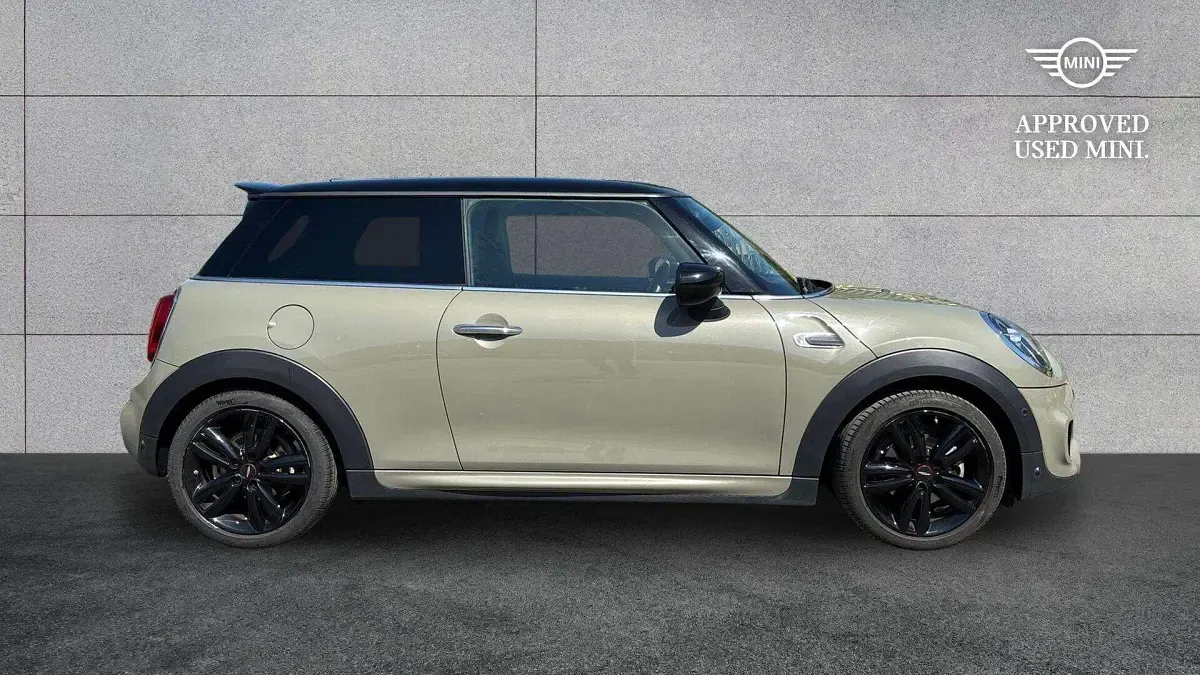 Usado Mini Cooper Hatch 134 CV (98 kW) 2020 Gris Utilitario