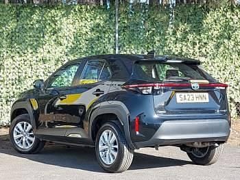 Used Toyota Yaris Hybrid 116 HP (85 kW) 2023 Black Estate