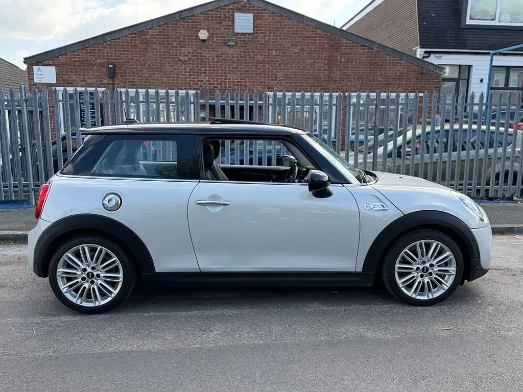Used Mini Cooper S Exclusive 2019 Silver Hatchback