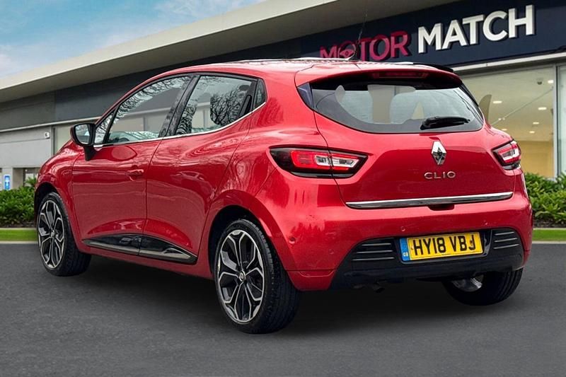 Used Renault Clio IV Signature 2018 Red Hatchback
